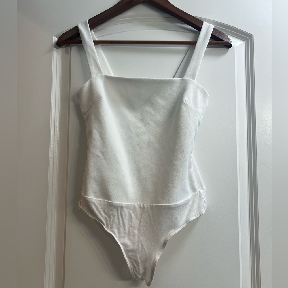 NWOT- Lulus- white bodysuit size small